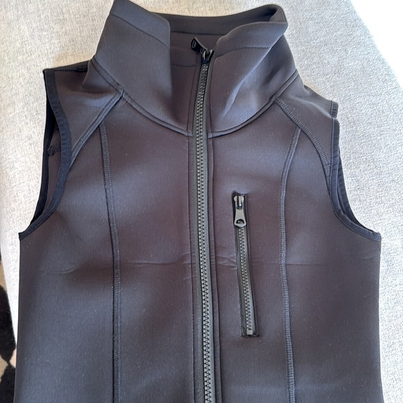 Zara Vest - Picture 5 of 5